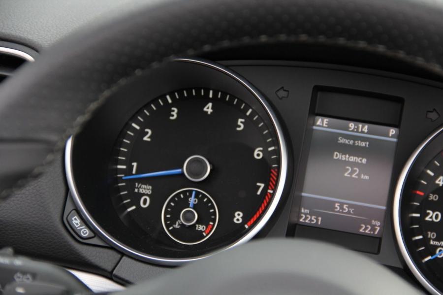  Volkswagen Golf R White Cabriolet 2013 года  (фото 17 из 45)